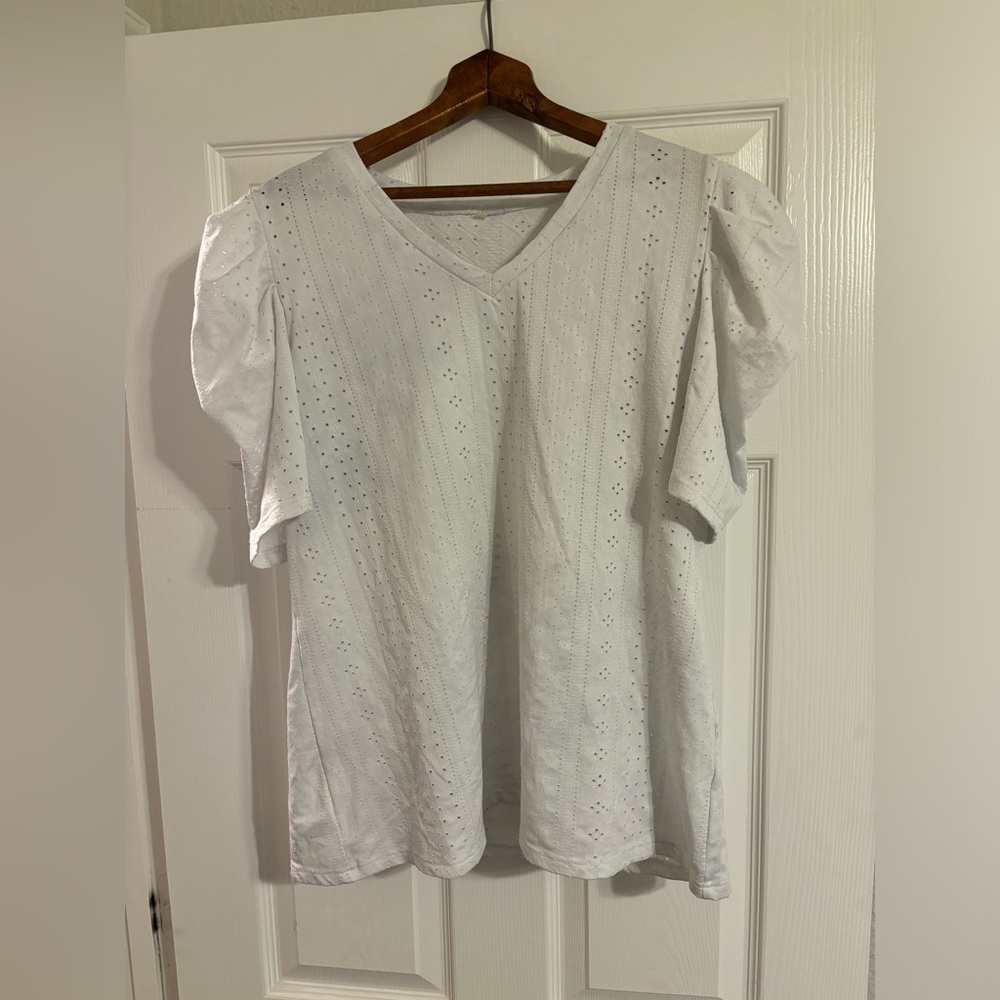Amazon V neck Bubble Sleeve Top, Size Large